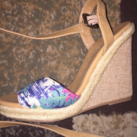 Cute Wedge Sandals - Picture 4 of 5